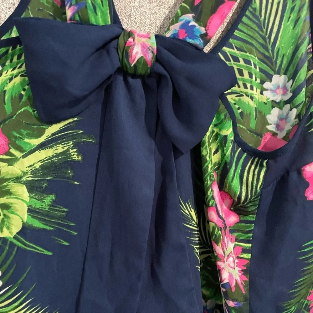 Candies sleeveless tropical theme top. Size medium - Picture 7 of 7